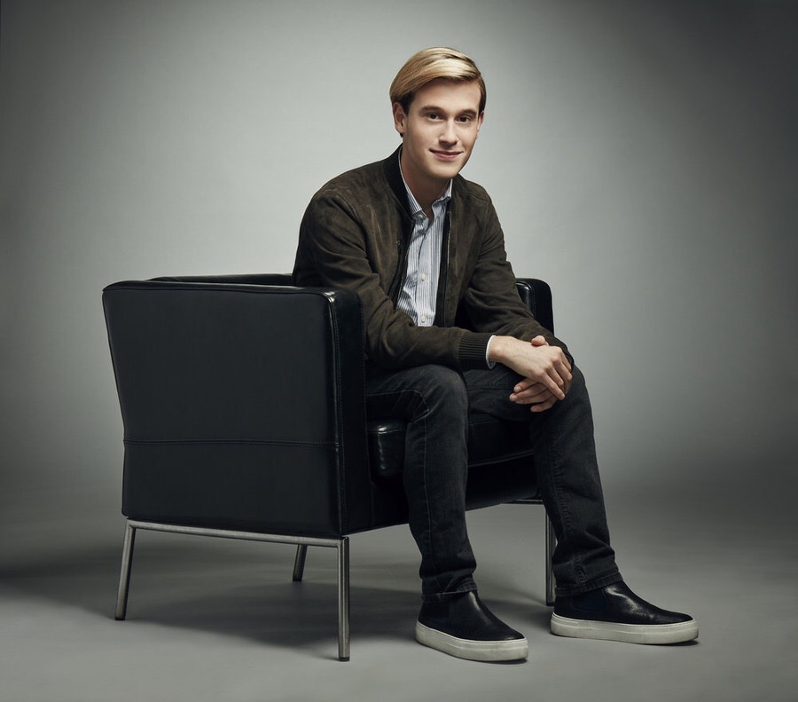 Hollywood Medium With Tyler Henry Needs to Be Cancelled - NOW.